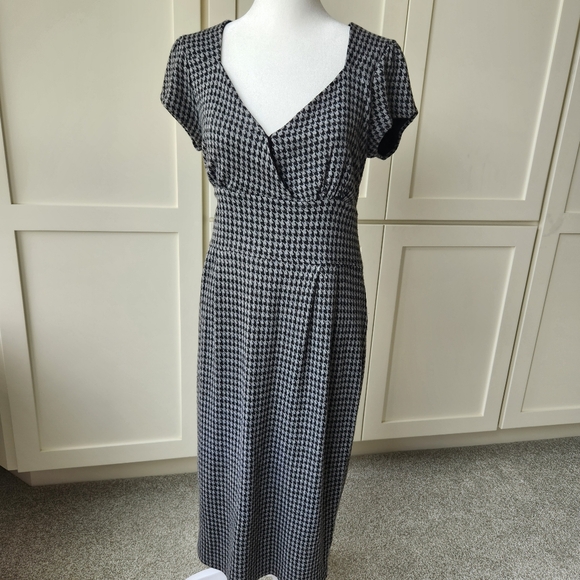 Banana Republic Dresses & Skirts - Banana Republic Houndstooth Checkered Dress Black Gray Short Sleeves Medium